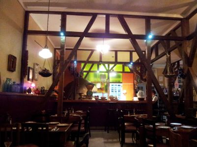 Deliciosos restaurantes, guardam ahistorica arquitetura do bairroportuário de Valáraíso,no Chile