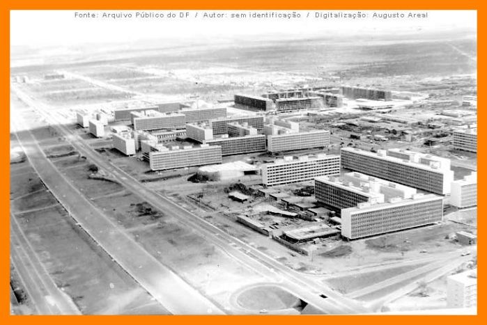 Ao centro da SQS 106, o bloco D -antes denominado bloco 4 - é o primeiro edifício residencial a ser concluído em Brasília. Construído pela Kosmos Engenharia a partir de 1957. 
