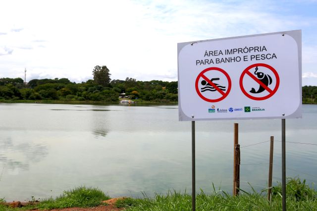 lago-paranoa-placa-de-alerta-foto-de-denio-simoes-agencia-brasilia